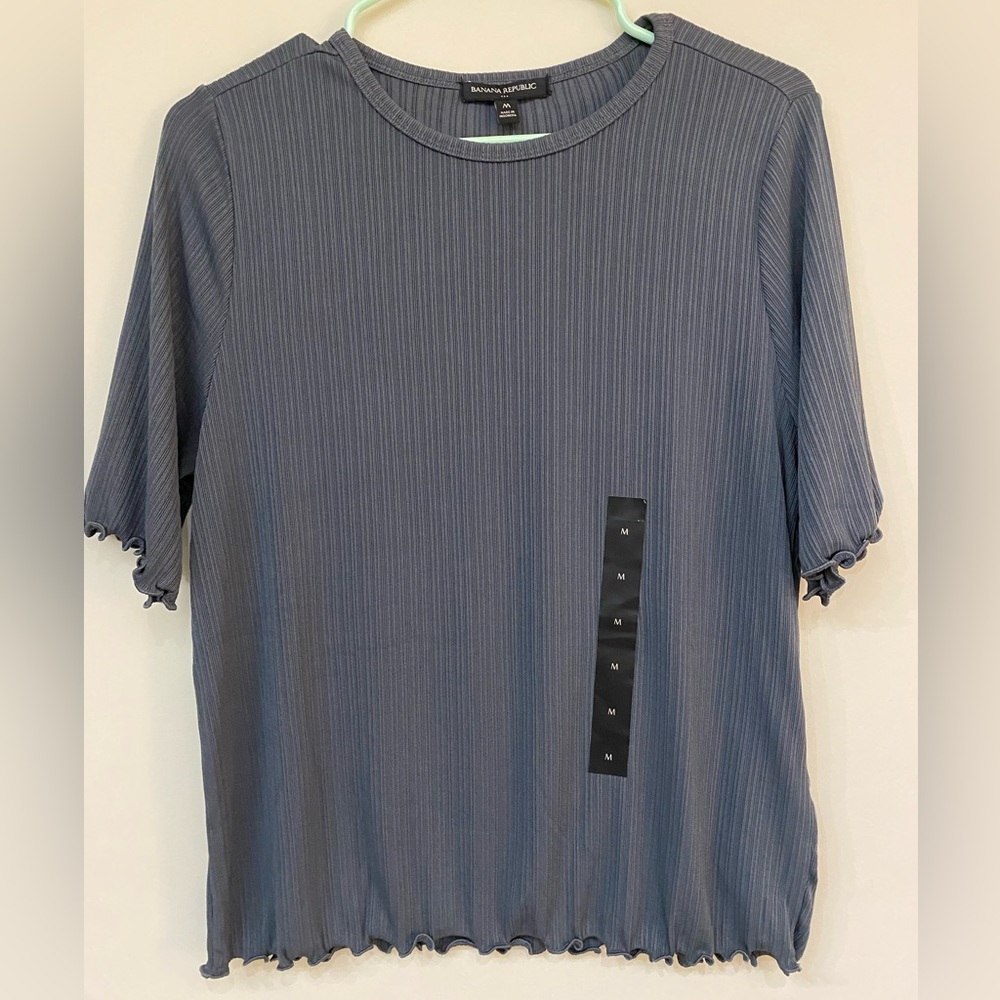 Banana republic Women’s size M grey short sleeve ribbed ruffle trim NWT